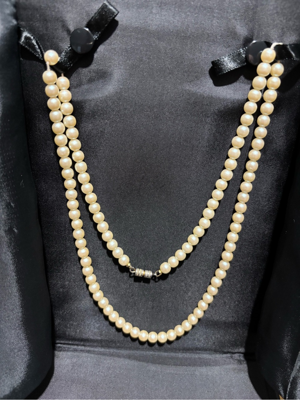 Vintage Classic Pearl Strand Necklace - Cream Pearls - Picture 10 of 13